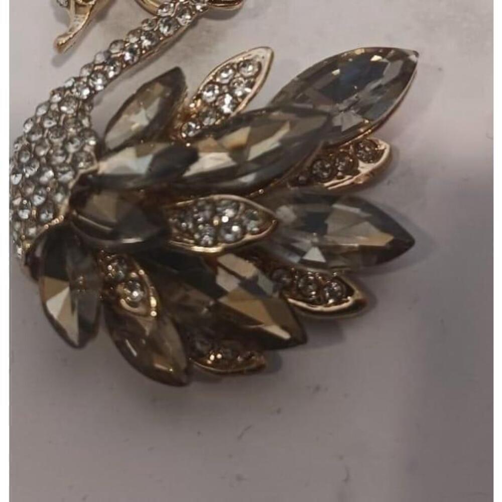 Swan Shaped Keychain In Gold - Picture 5 of 9